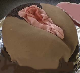 LIPS VAGINA CAKE